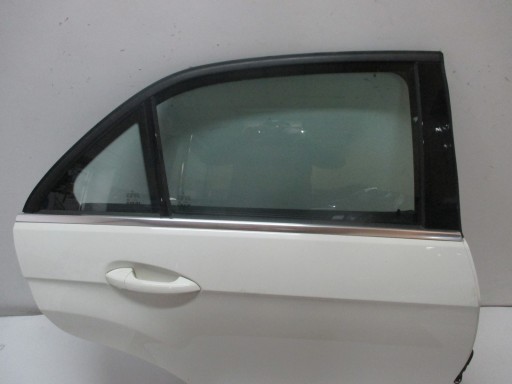 door right rear. MERCEDES E KLASA 212 sedan 11R