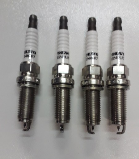 Комплект свічок volvo 32290011 оригінал