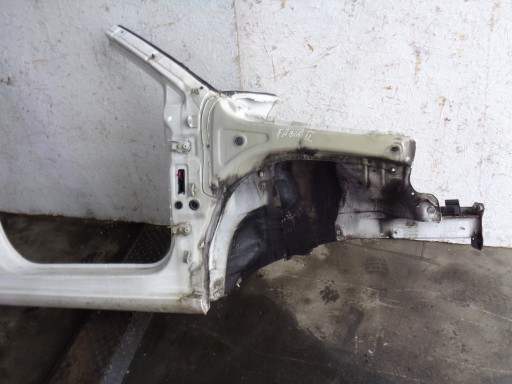 SKODA FABIA II 2 quarter front right threshold
