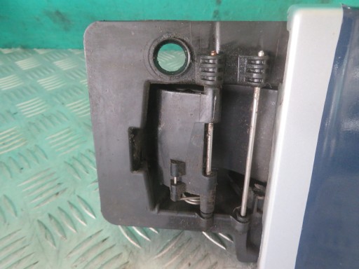 Tankklappe des Kraftstoffsbehälters ADBLUE RENAULT TRAFIC 781209835R