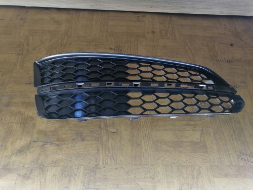 AUDI A8 D4 S8 LIFT grid of a bumper right 4H0807680