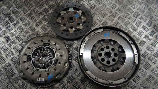 Nissan OE 302056476R, 301015094R Embrayage Volant d’inertie occasion NR 82