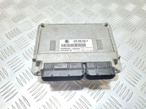 control unit of the engine Skoda Fabia 6Y 2003 03D906032A