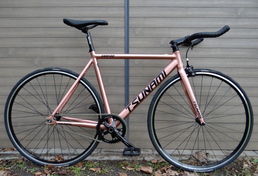 自転車本体 TSUNAMI SNM100 rose gold Rower Tsunami SNM100 rama 52 cm koło 28 