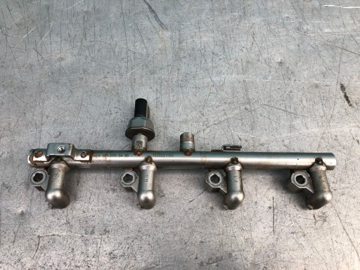 A2710705495 - MERCEDE R172 1,8 CGI топливная рейка M271