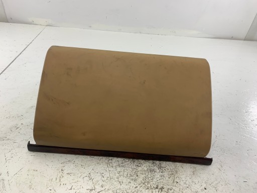 PORSCHE CAYENNE and passenger compartment of the passenger SKORZANY BRAZOWY 7L5857095