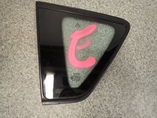 TOYOTA COROLLA VERSO 05-08 ЗАДНЄ СКЛО ЛІВЕ КАРО