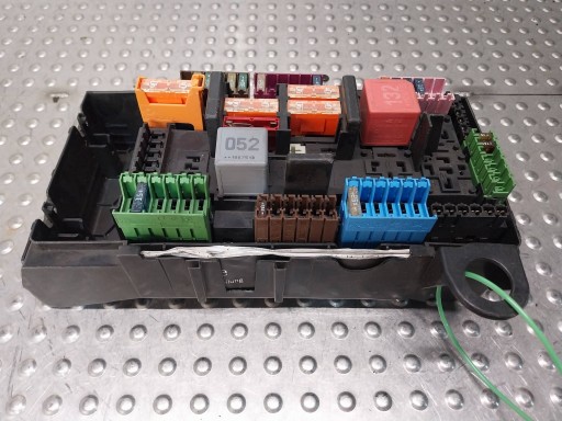 compartment of fuses MERCEDES W205