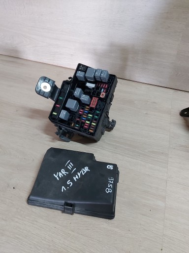 1,5 C5 - Toyota yaris iii 1.5 гібридна коробка запобіжників корпусна коробка