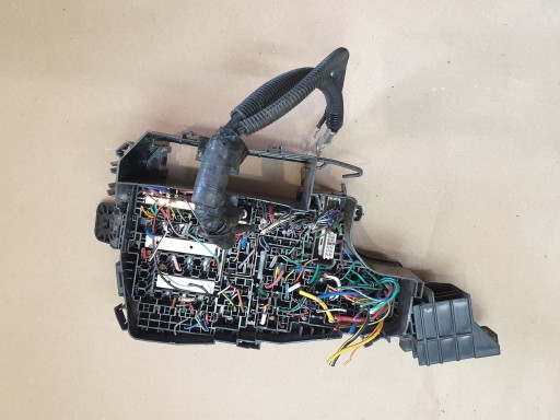 Корпус реле блоку запобіжників комплект mazda 6 gj ghr1-67bf1