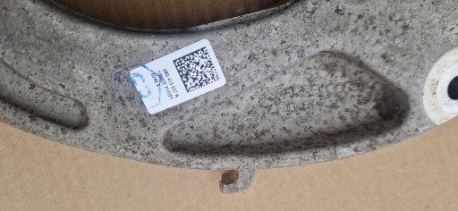 držák tlumiče AUDI AUDI A6 A7 Q5 4M0413037N levé