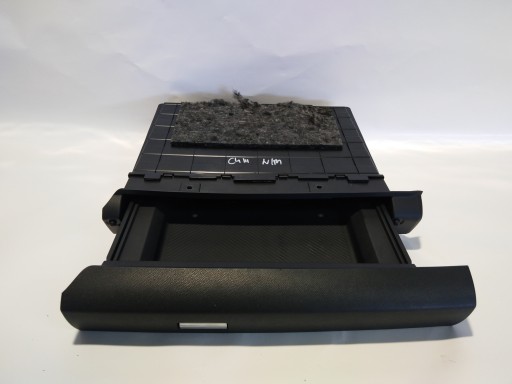 Citroen C4 III 2020R перчаточный ящик Y0041680