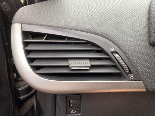 grid air conditioning devices air left driver´s Peugeot 207 SW 06-13