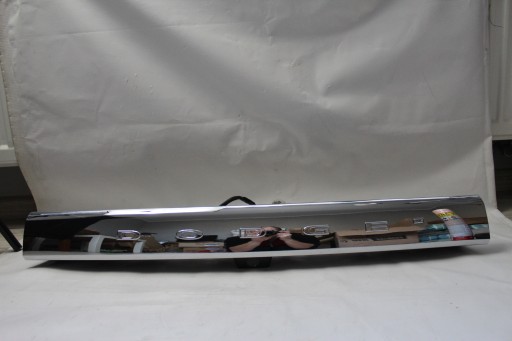 68092629AA - Хромована накладка задніх дверей для Dodge Durango