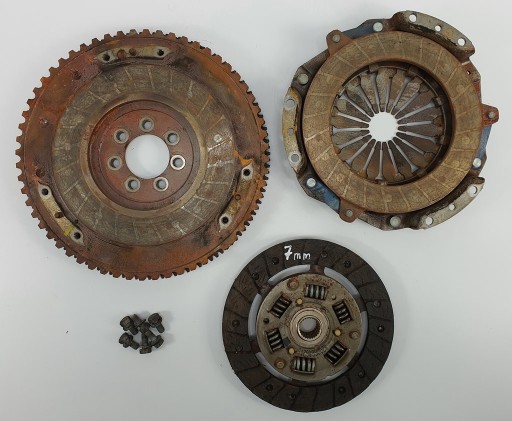 8200745113 - КОМПЛЕКТ ЗЧЕПЛЕННЯ DACIA SANDERO І 1.4 MPI