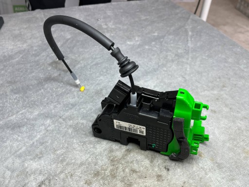 lock door right front KIA CARENS IV SUV 81320-A4010 !J