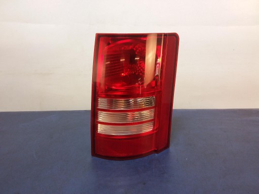 Задний правый фонарь chrysler town country v