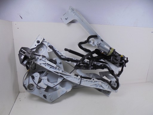 ПЕТЛЯ КРИШКИ БАГАЖНИКА ЛІВА E95313451 RENAULT MEGANE III