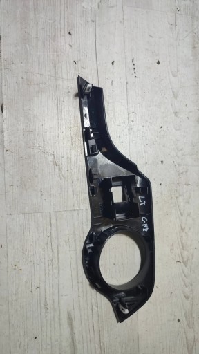 Toyota C-HR and 2019 frame przycisku of the opening windows door left rear part