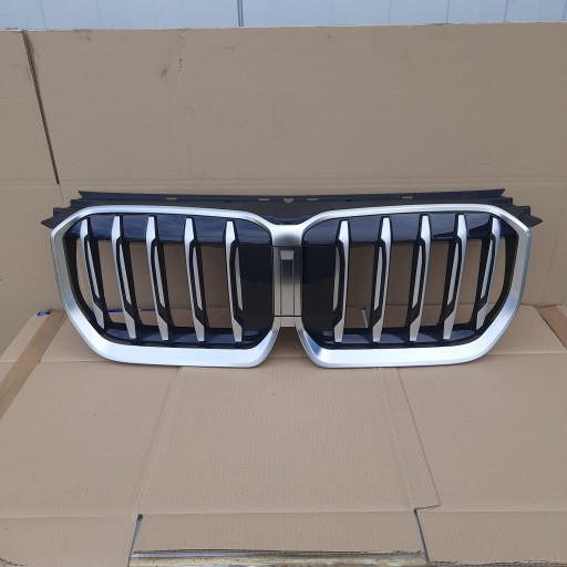 22- - Решетка радиатора BMW X1 U11 22 - СНЯТИЕ