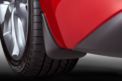 Оригинальные задние брызговики на Mazda 3 BM.