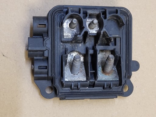 ROZDZIELACZ PRADU module MOCY compartment PRADOWA MERCEDES C W205 OE EU