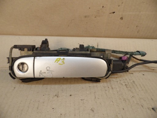 AUDI A3 8L зовнішня права дверна ручка