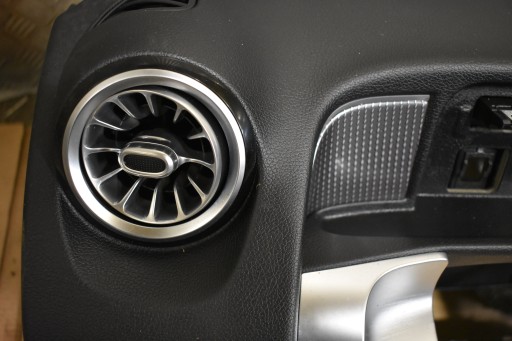 IDEALNA console dashboard MERCEDES GLB X247 1
