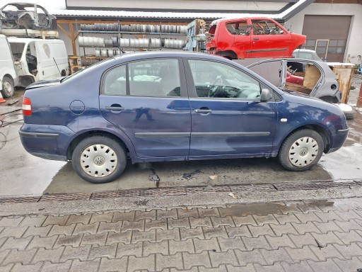 VW Volkswagen Polo 4 IV 9N 9N2 9N3 LB5N 7D 2001-2009 door front right 4/5D