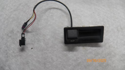 8V0 827 - Ручка микровыключателя крышки камеры audi a3 8v0827566b