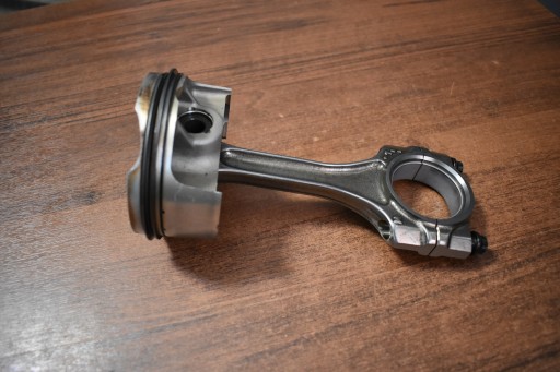 piston connecting rod of the engine MASERATI GRANTURISMO 4.7 M145 1