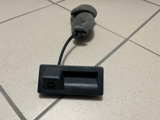 3V0827566A - Камера заднего вида на задней панели skoda super iii 3 3v0