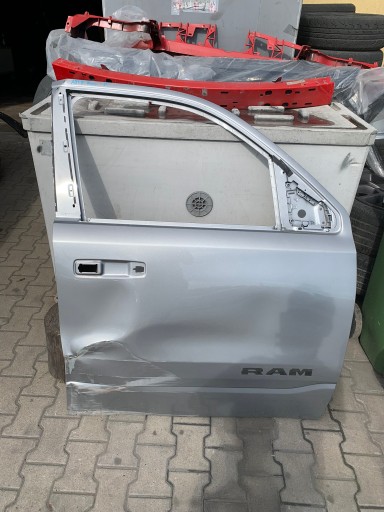 Правая входная дверь dodge ram 1500 v 19r-