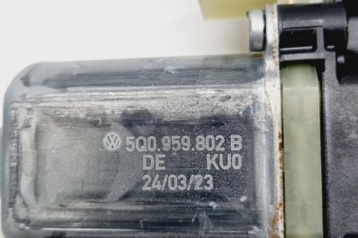 5Q0 959 - Мотор стеклоподъемника передней левой двери skoda karoq (nu7) 5q0959802b 1.5л