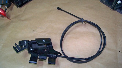 Ford Fiesta MK6 07R трос трос капота