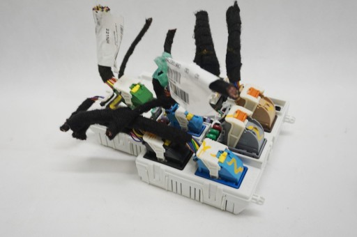 Блок предохранителей opel astra 6 vi l 21- hb 9841490480