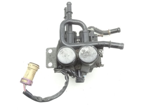 4D0959617A - AUDI A8 D2 водяний насос клапани опалення