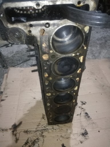 BLOK crank of the engine MERCEDES W123 3,0D 6170110901