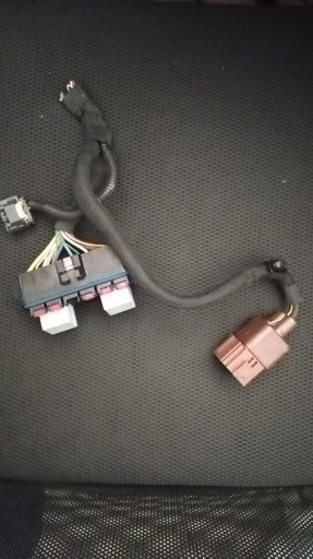 Блок запобіжників peugeot 308 t10 9820725480