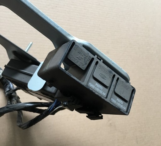 Мустанг 2010+ кабриолет, блок реле предохранителей