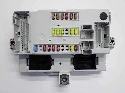 Блок предохранителей 52102288 fiat 500l 18 лет