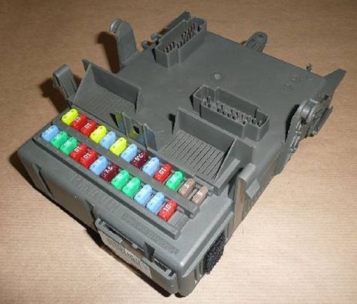 8200449594 - БЛОК ПРЕДОХРАНИТЕЛЕЙ R LAGUNA II