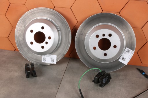 BMW 4' G26 LCI i4 G26 i4 G26 LCI discs plates rear part 330x20 8831440