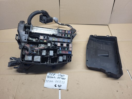 Коробка запобіжників toyota avensis t27 d4d 82662-05180 82111-05q20