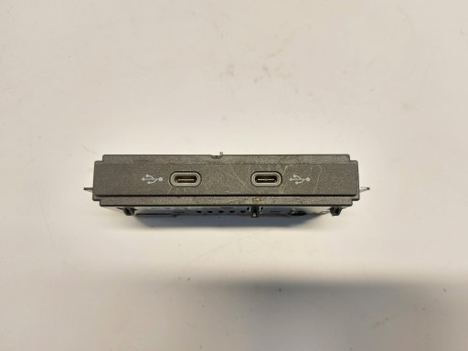 Audi Q4 89A 45 E-TRON , SUV, 2023 adapter connector PORT USB 89A035736
