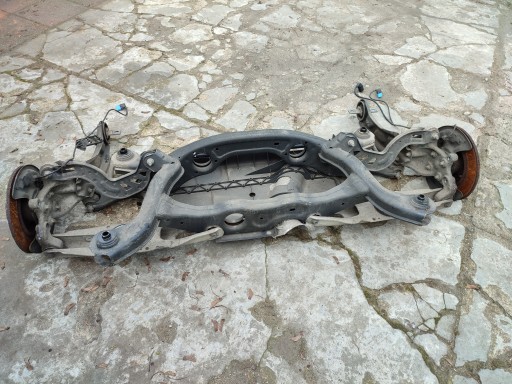 246350430 2463510001 - Mercedes w156 комплект опор задней подвески с остекленной балкой