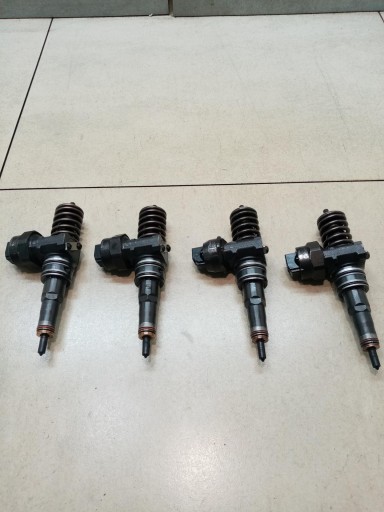 НАСОС-ФОРСУНКА GOLF IV 1.9 TDI 038130073J