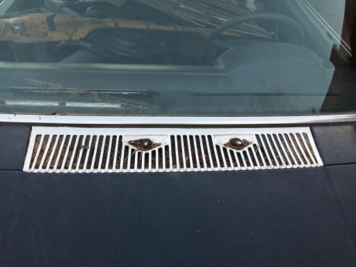 MERCEDES W116 решетка вентиляционного отверстия хром капота