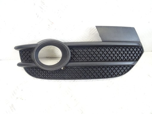 grid of a bumper front front right AUDI Q3 8U 8U0807682A