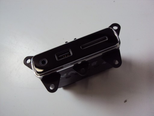 670037500 - РАЗЪЕМ AUX USB SD MASERATI LEVANTE 17-